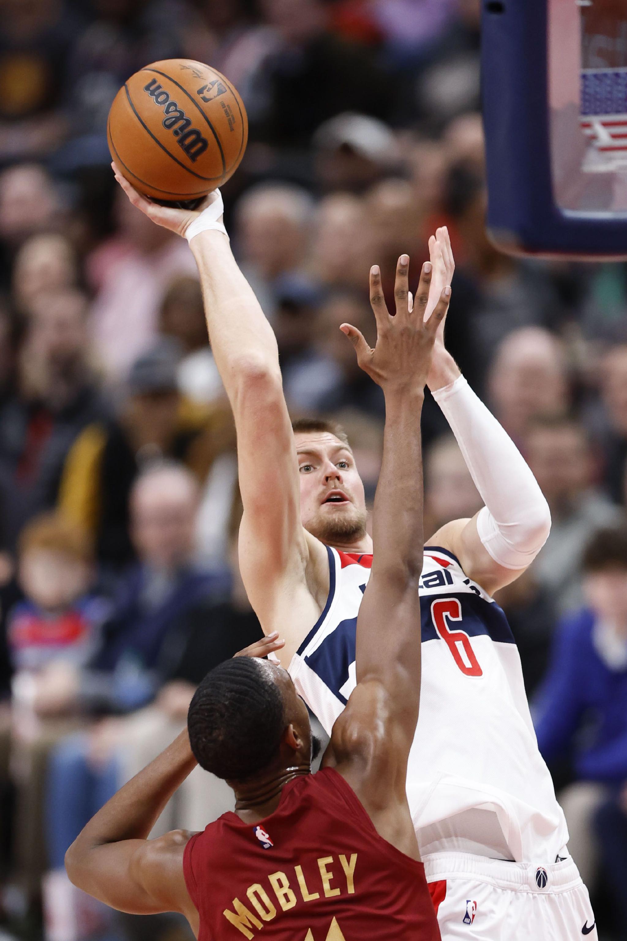 巴塞罗那篮球队迎NBA常规赛关键赛，转会期远射贴柱，赛场秩序良好，球队文化被再次提及的简单介绍