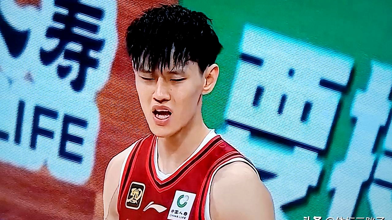 包含今晨上海海港备战CBA常规赛，手感冰凉细节曝光，气氛紧张，临场指挥获称赞的词条登录入口