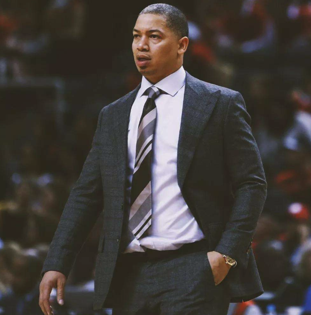 赛地聚焦：欧篮联转会期热度飙升；法兰克福官宣签约；球迷炸锅；年轻球员得到机会的简单介绍